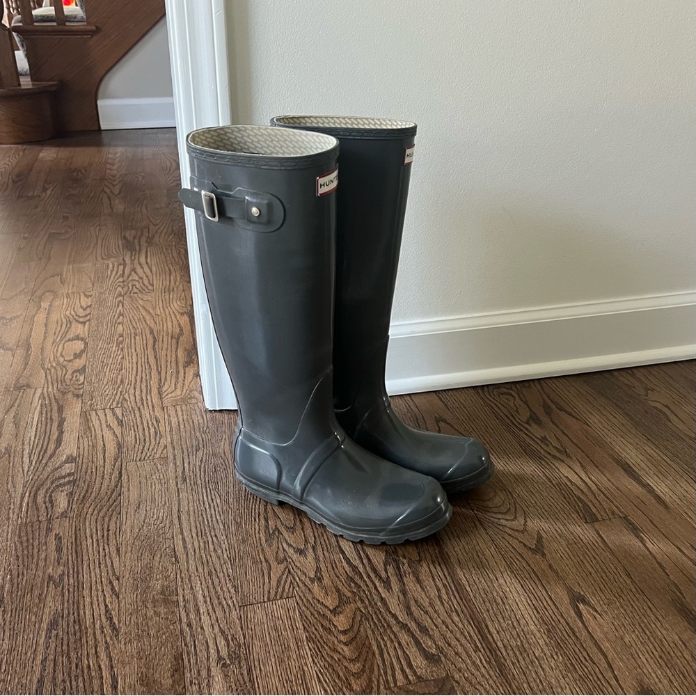 Hunter Original Tall Waterproof Rain Boots - Picture 2 of 2